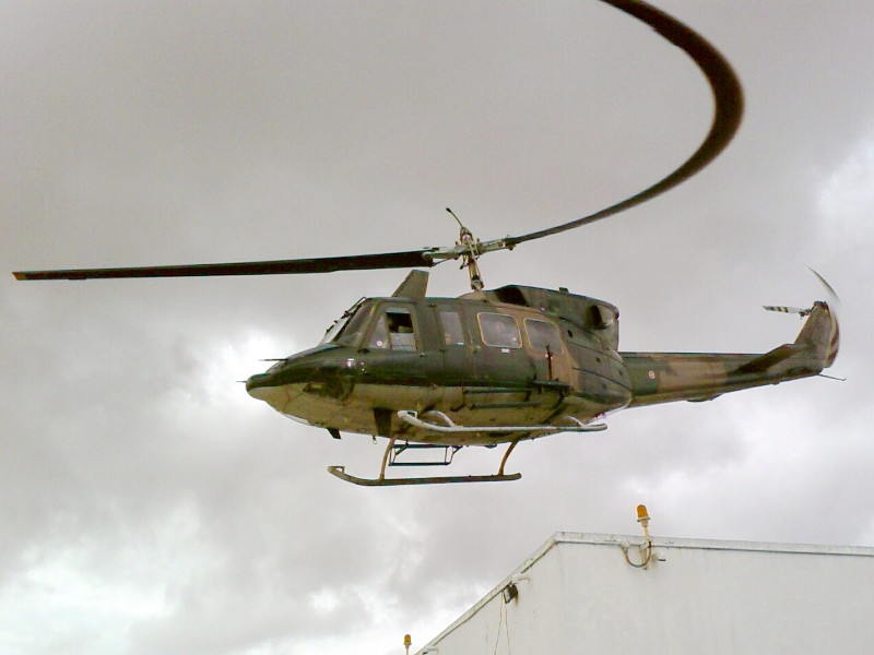 Helicopter taking off at Hat Yai Hospital, November 2010.jpg (commons.wikimedia.org)