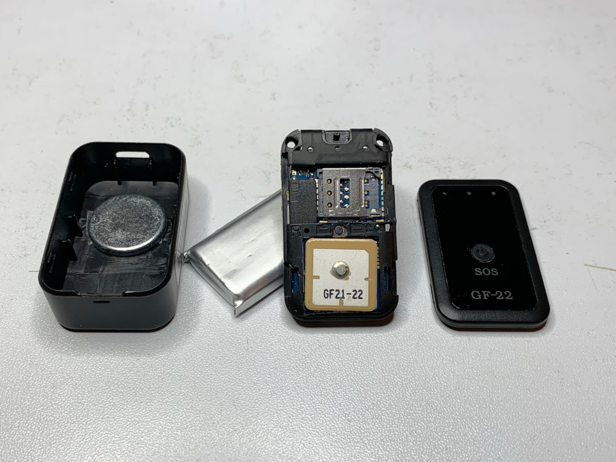 The GF-22 GPS Traker disassembled The GF-22 GPS Traker disassembled