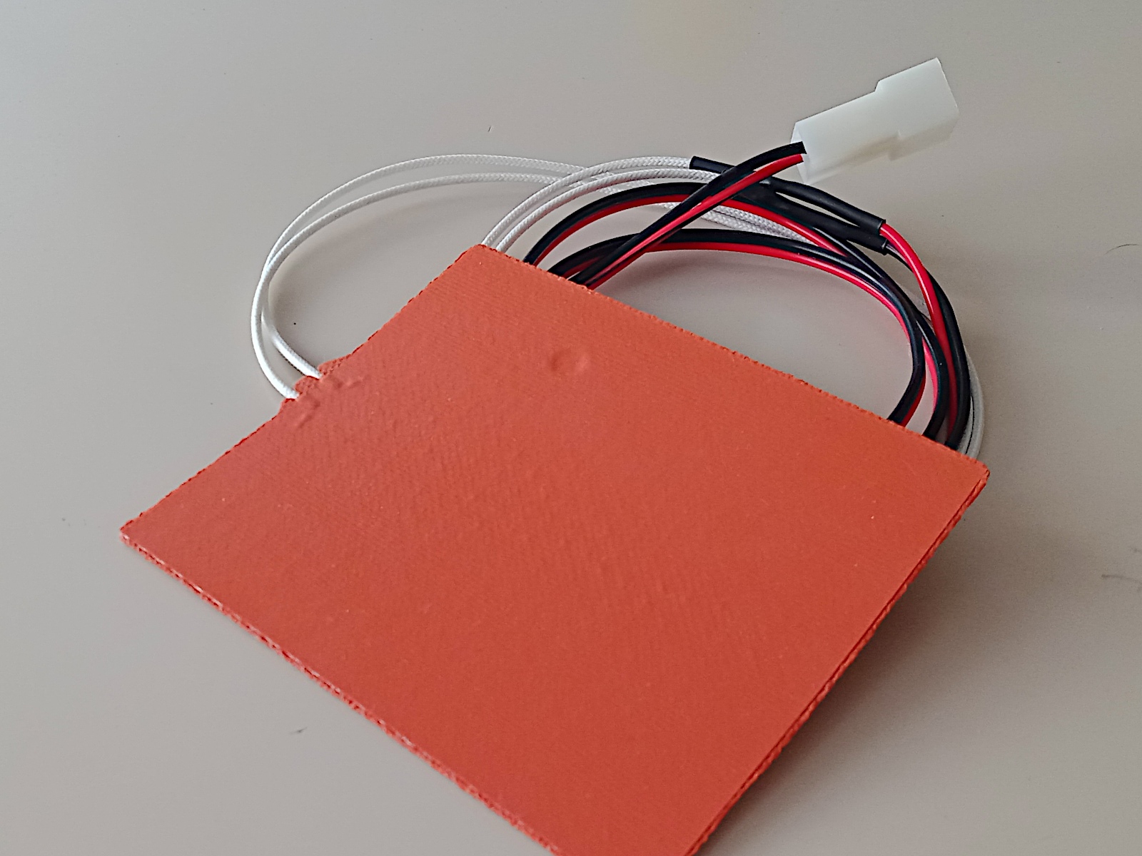 The heating pad, rated at 60 °C