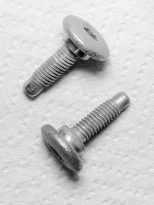 scarabeo-50-2t-upper-shield-screws.jpg